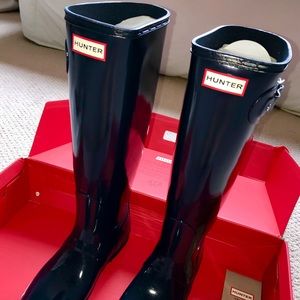 NAVY GLOSSY HUNTER BOOTS💙